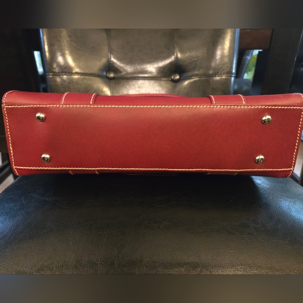 VINTAGE Alto Dooney & Bourke Red Leather Bag w/ Dust Bag.  Good used condition! - Picture 5 of 9
